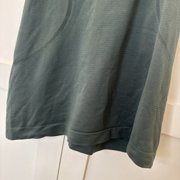 Lululemon Women's 10 Green Racerback Tank Top Sweat life - Picture 4 of 10